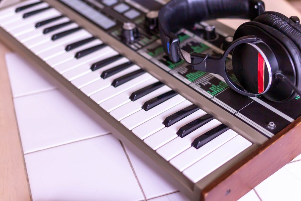 MIDIキーボードの25鍵・49鍵・61鍵を横に並べて鍵盤数の違いを比較した図