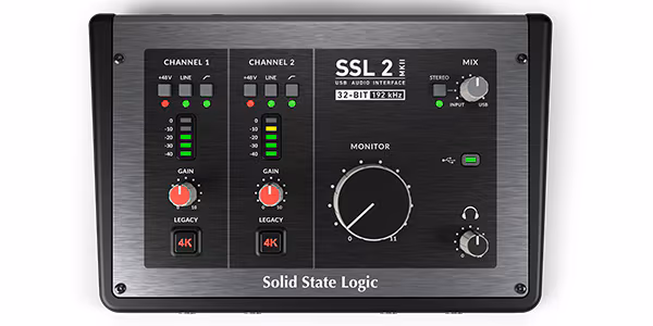 プロスタジオブランドSSLのSSL 2オーディオインターフェース。シンプルなデザインに「Legacy 4K」スイッチが搭載されている