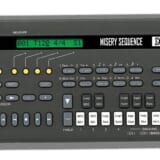 DAWのピアノロールにドラムのMIDIノートが均一に並んでいる画面